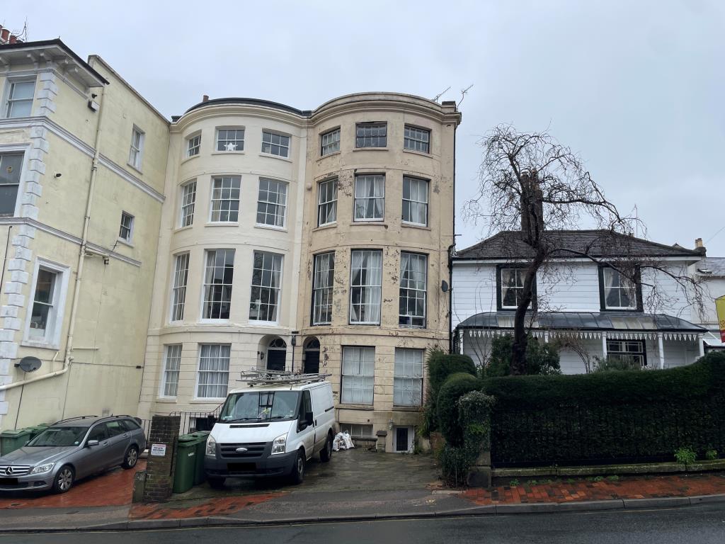 Lot: 116 - TOWN CENTRE BLOCK OF FLATS FOR INVESTMENT - View of town centre flats for investment